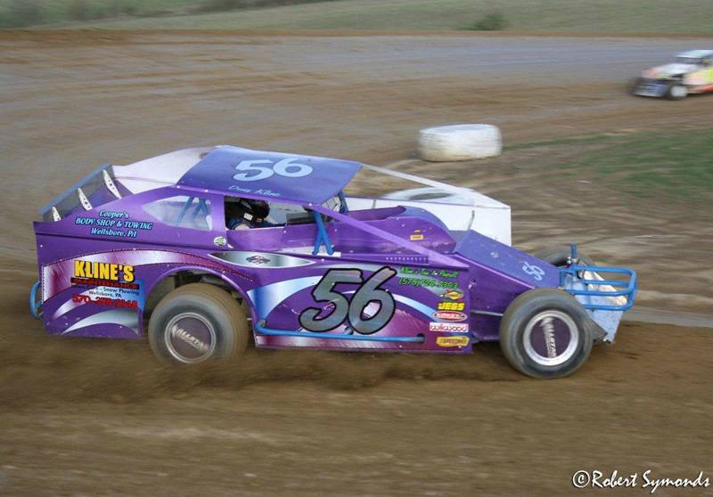 Dirt modified racer on track
